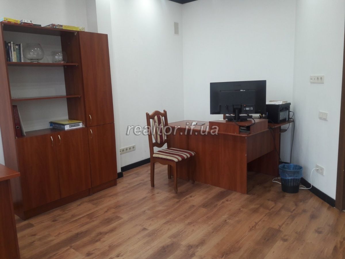 Prodayetsya_ofis_u_samomu_tsentri_mista_z_panoramnym_vydom_na_misto_17662_21_1581758890.jpg