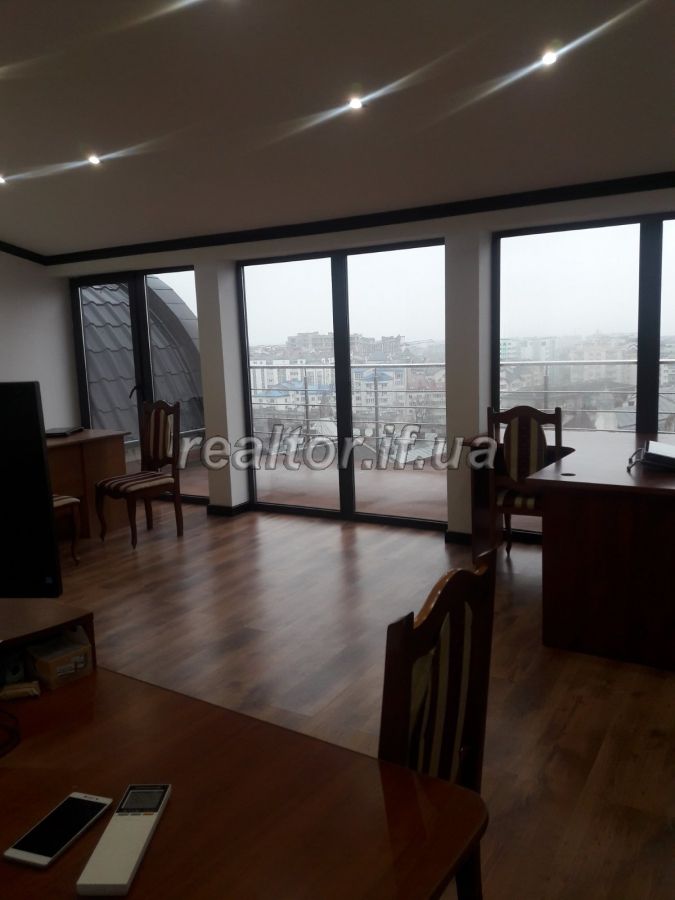 Prodayetsya_ofis_u_samomu_tsentri_mista_z_panoramnym_vydom_na_misto_17662_23_1581758890.jpg