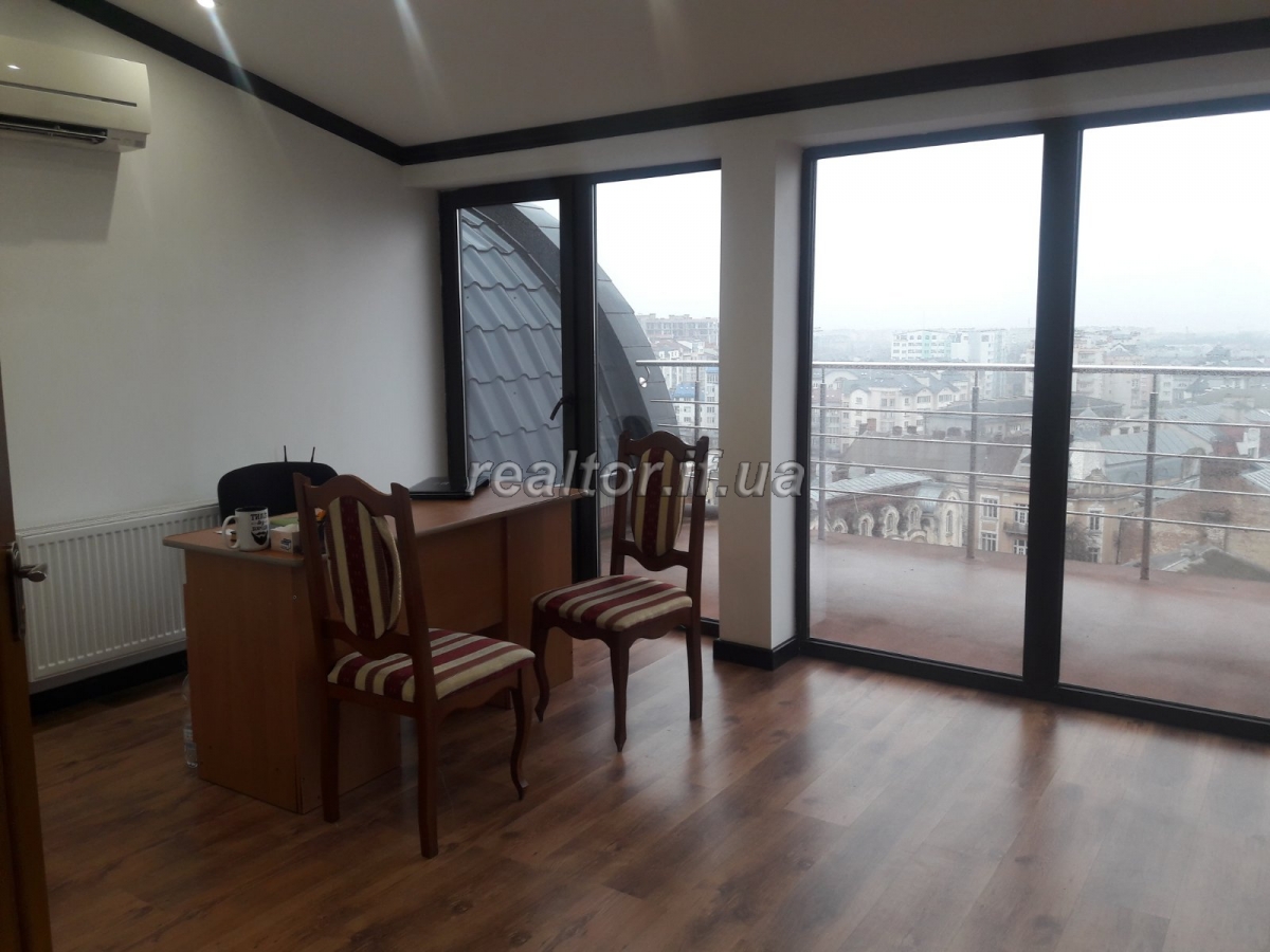 Prodayetsya_ofis_u_samomu_tsentri_mista_z_panoramnym_vydom_na_misto_17662_24_1581758891.jpg
