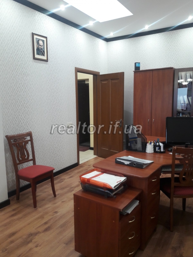 Prodayetsya_ofis_u_samomu_tsentri_mista_z_panoramnym_vydom_na_misto_17662_25_1581758891.jpg