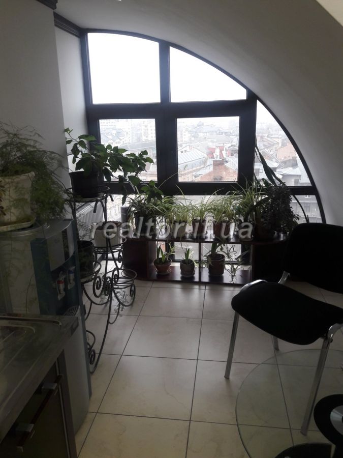 Prodayetsya_ofis_u_samomu_tsentri_mista_z_panoramnym_vydom_na_misto_17662_27_1581758892.jpg
