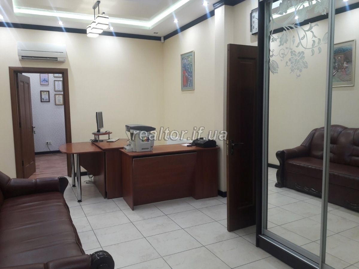 Prodayetsya_ofis_u_samomu_tsentri_mista_z_panoramnym_vydom_na_misto_17662_5_1581758885.jpg