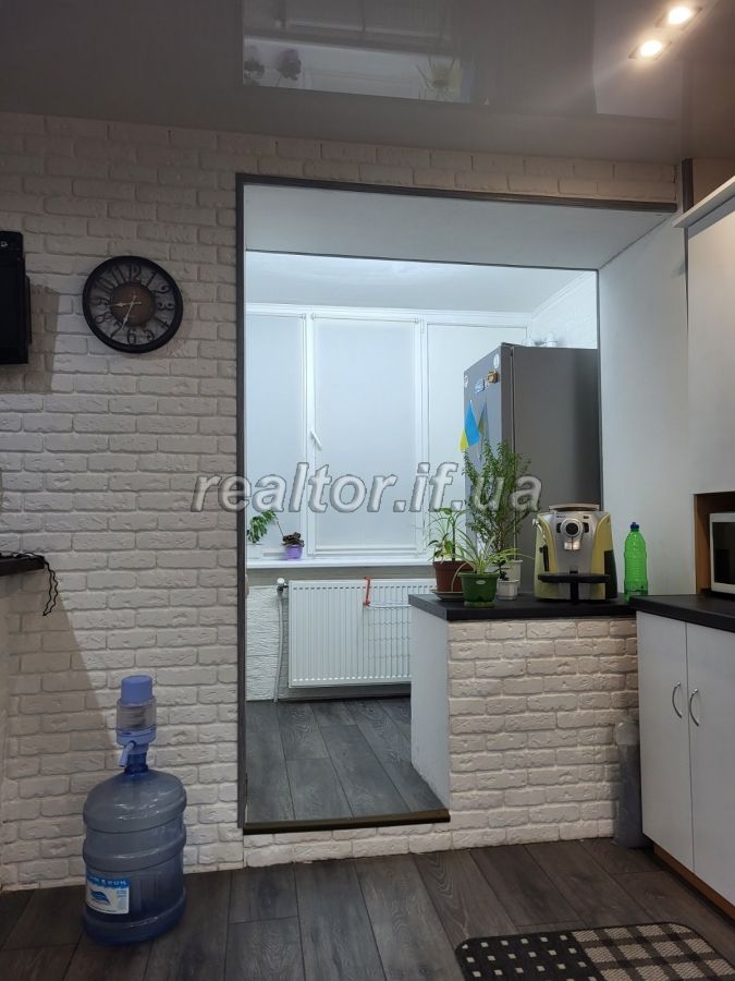 Prodayetsya_prostora_2_kimnatna_kvartyra_po_vulytsi_Konovaltsya_z_meblyamy_ta_tekhnikoyu_22799_4_1702631817.jpeg