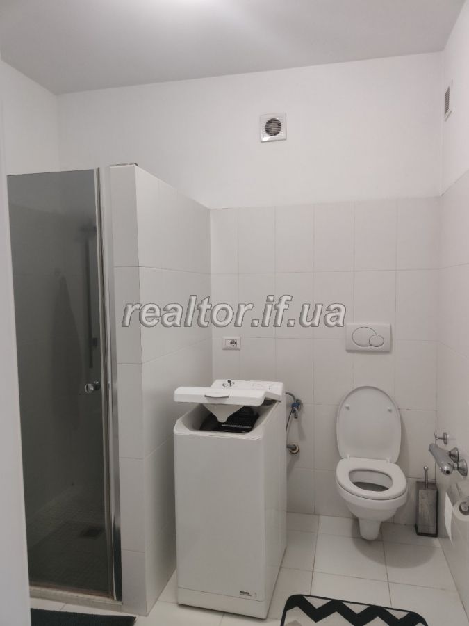 Prodayetsya_prostora_dvokimnatna_kvartyra_v_tsentralnii_chastyni_mista_po_vlytsi_Bandery_22514_19_1690207015.jpeg