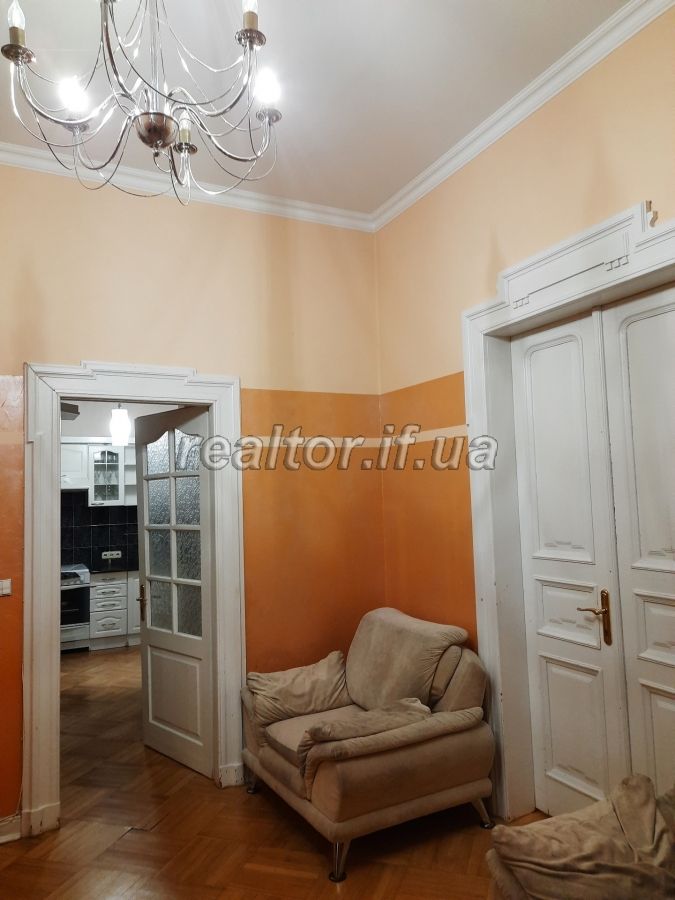 Prodayetsya_prostora_trokhkimnatna_kvartyra_z_kapitalnym_remontom_v_samomu_tsentri_mista_19793_10_1616669025.jpeg