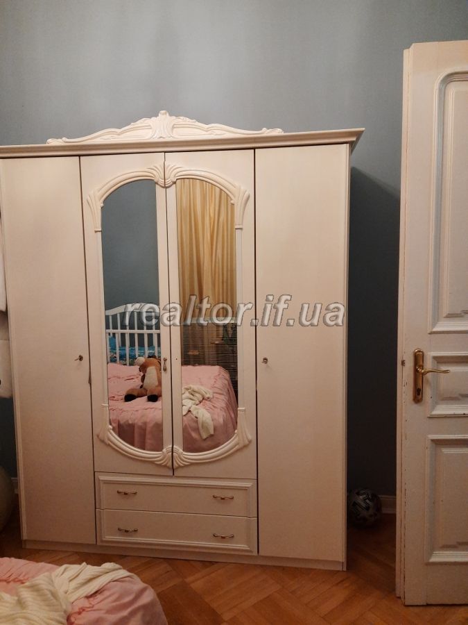 Prodayetsya_prostora_trokhkimnatna_kvartyra_z_kapitalnym_remontom_v_samomu_tsentri_mista_19793_7_1616669024.jpeg