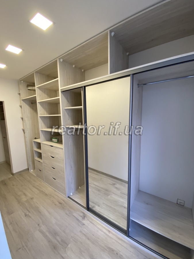 Prodayetsya_prostora_trokhkimnatna_kvartyra_z_yakisnym_yevroremontom_po_vulytsi_Mazepy_18255_15_1596549135.jpg