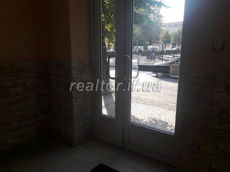 Prodayetsya_prymishchennnya_v_tsentralnii__chastyni_mista_Po_vulytsi_Konovaltsya__11615_6_1474365131.jpg