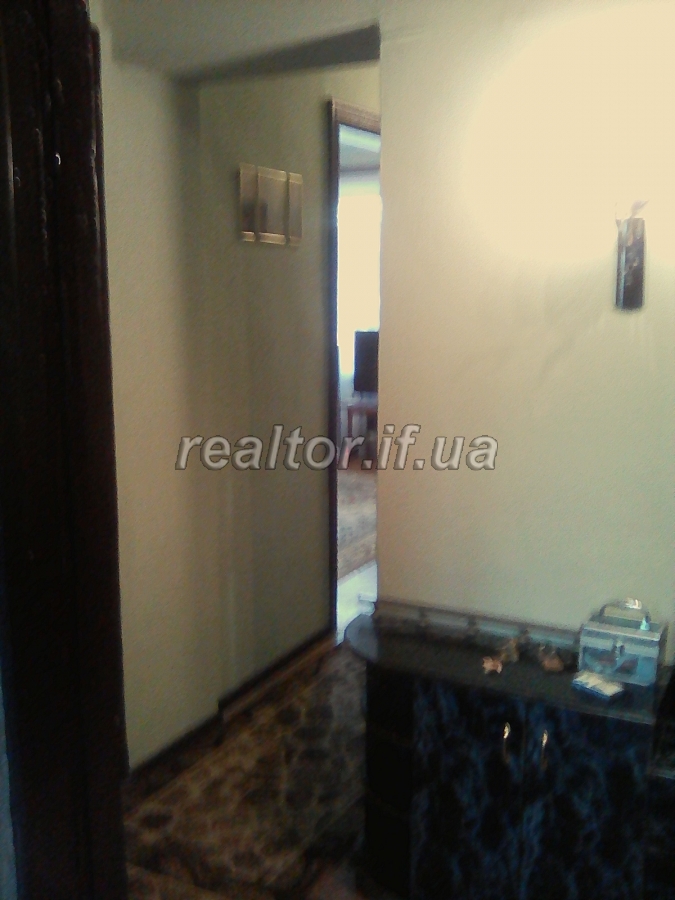 Prodayetsya_trokhkimnatna_kvartyra_nepodalik_tsentru_po_vulytsi_Chornovola_18408_17_1599463058.jpg