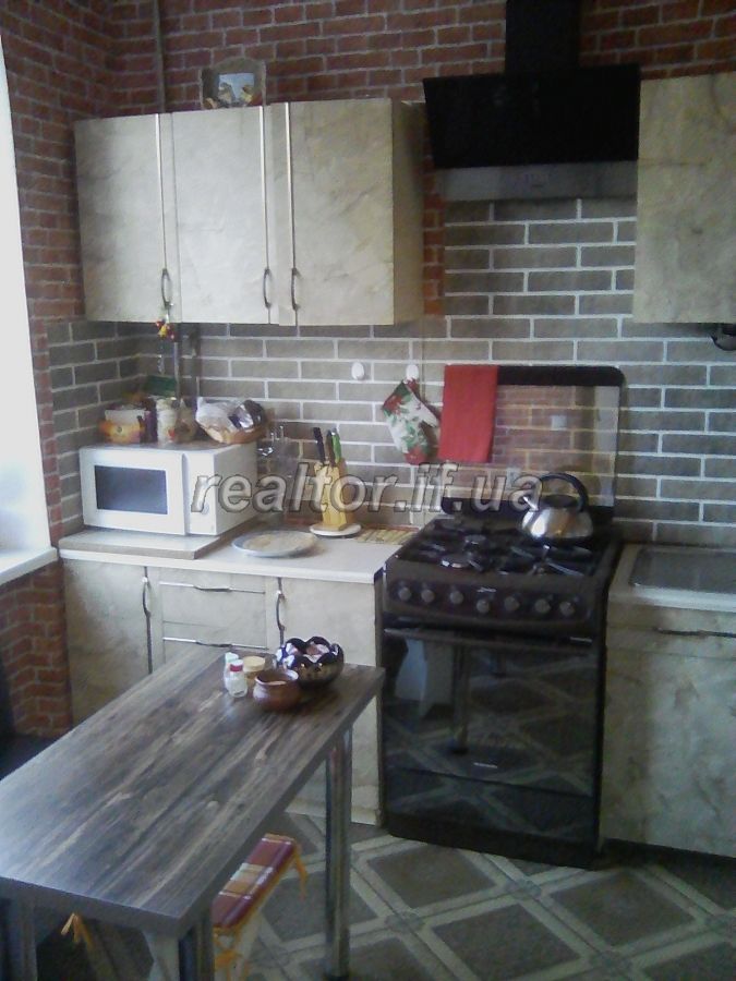 Prodayetsya_trokhkimnatna_kvartyra_nepodalik_tsentru_po_vulytsi_Chornovola_18408_18_1599463058.jpg