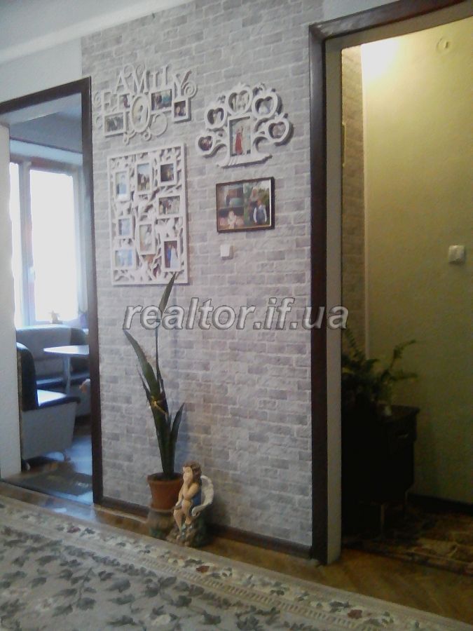 Prodayetsya_trokhkimnatna_kvartyra_nepodalik_tsentru_po_vulytsi_Chornovola_18408_21_1599463059.jpg