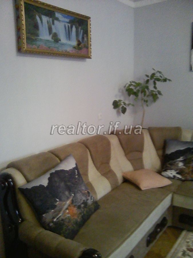 Prodayetsya_trokhkimnatna_kvartyra_nepodalik_tsentru_po_vulytsi_Chornovola_18408_23_1599463059.jpg