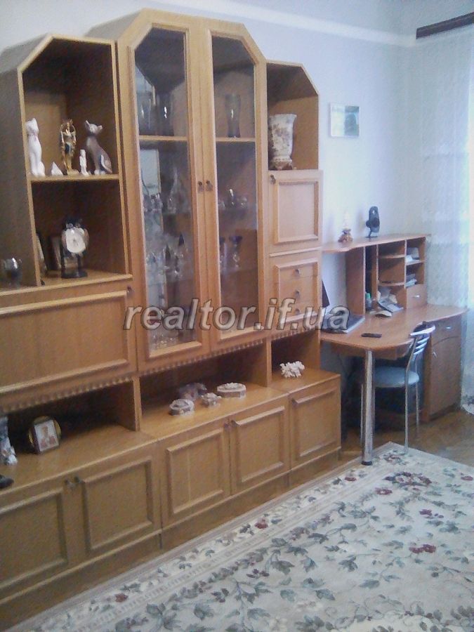 Prodayetsya_trokhkimnatna_kvartyra_nepodalik_tsentru_po_vulytsi_Chornovola_18408_24_1599463060.jpg