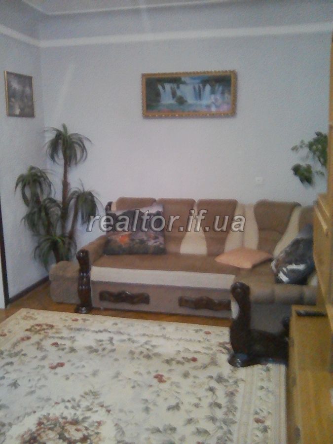 Prodayetsya_trokhkimnatna_kvartyra_nepodalik_tsentru_po_vulytsi_Chornovola_18408_27_1599463060.jpg