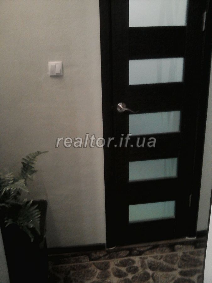 Prodayetsya_trokhkimnatna_kvartyra_nepodalik_tsentru_po_vulytsi_Chornovola_18408_29_1599463061.jpg