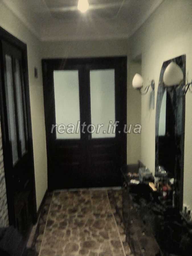 Prodayetsya_trokhkimnatna_kvartyra_nepodalik_tsentru_po_vulytsi_Chornovola_18408_2_1599463054.jpg