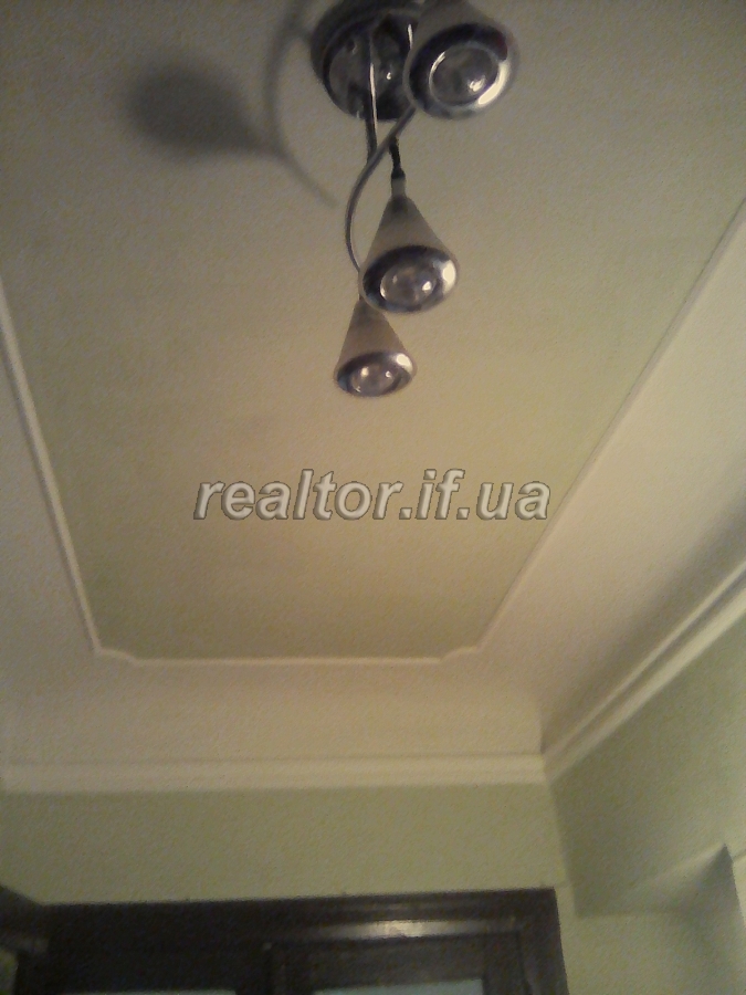 Prodayetsya_trokhkimnatna_kvartyra_nepodalik_tsentru_po_vulytsi_Chornovola_18408_35_1599463062.jpg