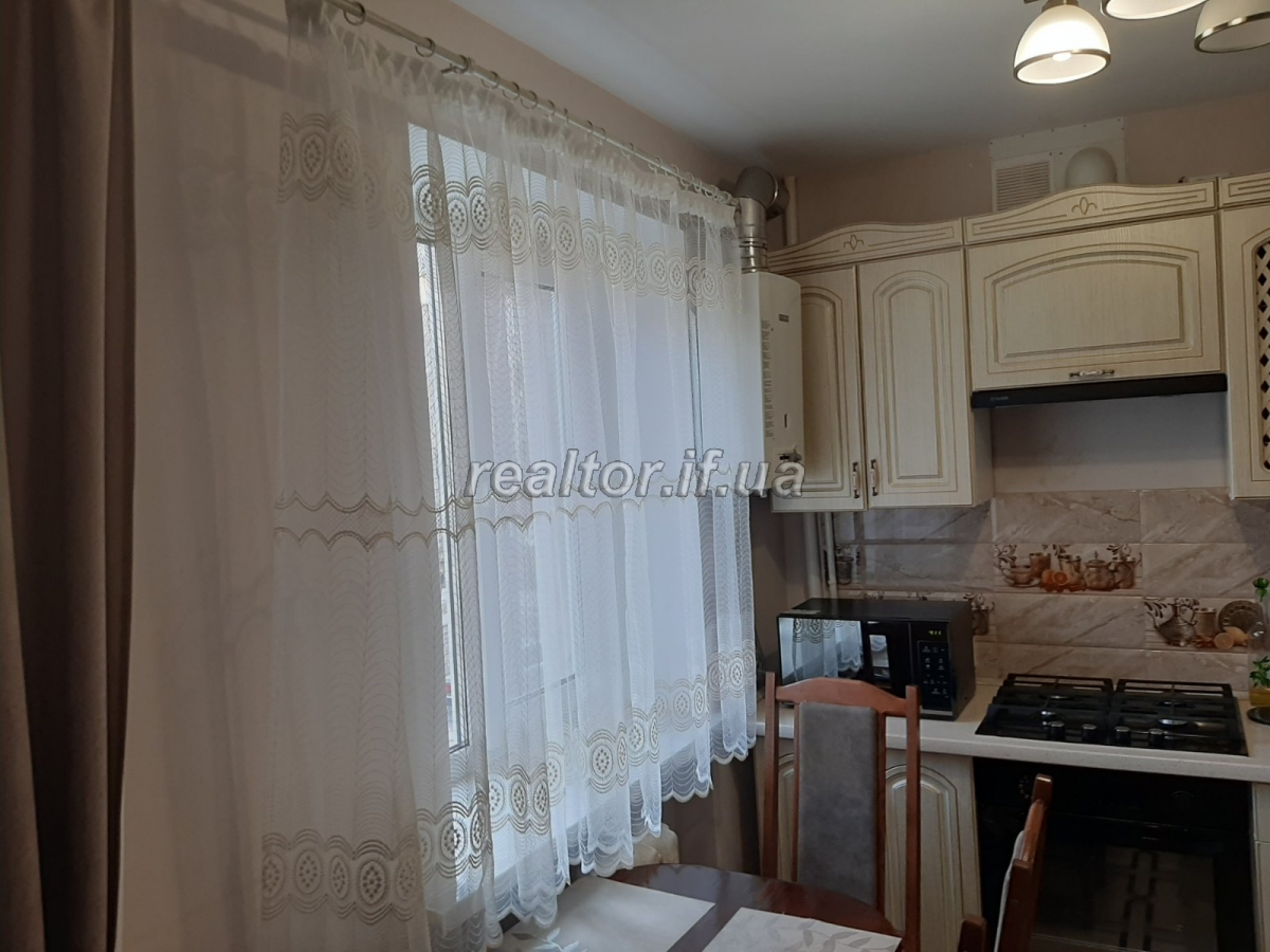 Prodayetsya_trokhkimnatna_kvartyra_z_remontom_ta_meblyamy_v_tsentri_mista_po_vulytsi_Belvederska_19390_12_1612451041.jpeg