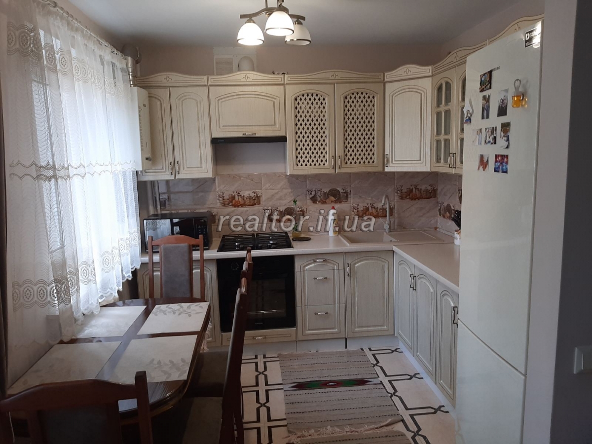 Prodayetsya_trokhkimnatna_kvartyra_z_remontom_ta_meblyamy_v_tsentri_mista_po_vulytsi_Belvederska_19390_6_1612451030.jpeg