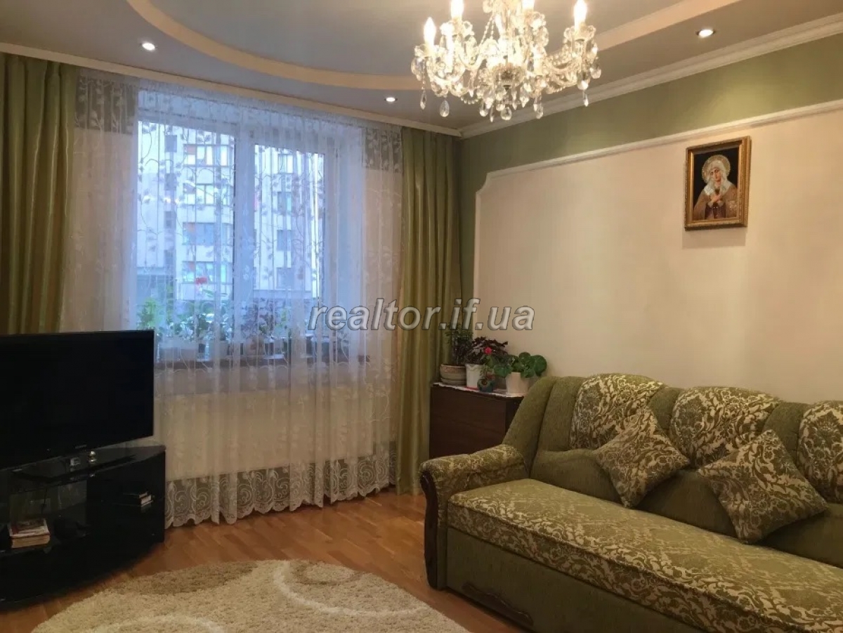 Prodayetsya_velyka_3_kimnatna_kvartyra_z_remontom_i_meblyamy_v_tsentri_po_vulytsi_Pulyuya_21257_5_1643115385.jpeg