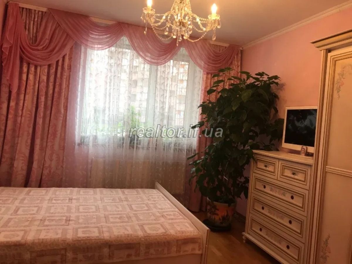 Prodayetsya_velyka_3_kimnatna_kvartyra_z_remontom_i_meblyamy_v_tsentri_po_vulytsi_Pulyuya_21257_6_1643115385.jpeg