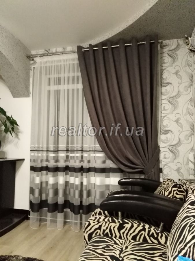Продається велика квартира  з якісним євроремонтом по вулиці Пасічна