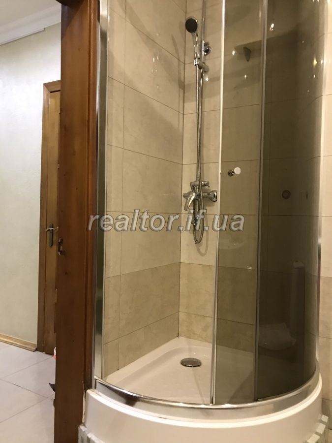 Prodayetsya_velyka_prostora_z_remontom_i_meblyamy_kvartyra_po_vulytsi_Ivasyuka_21055_26_1638449832.jpeg