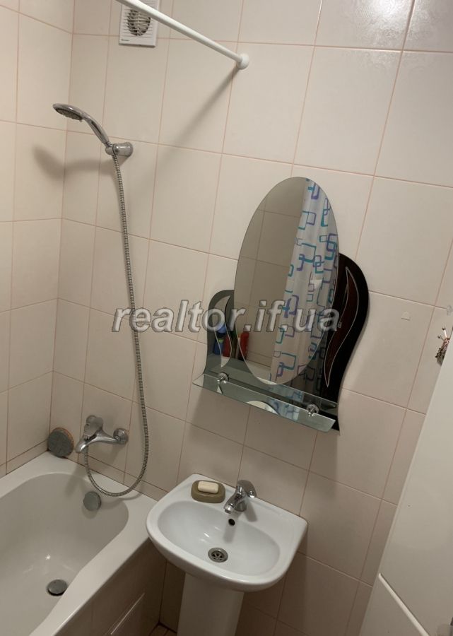 Prodayetsya_zatyshna_2_kimnatna_z_remontom_po_vulytsi_Fedkovycha_v_raioni_Pasichna_18135_8_1595247750.jpg