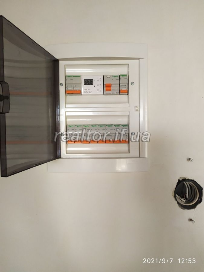 Prodazh_1_kimnatnoyi_kvartyry_nepodalik_tsentralnoyi_chastyny_mista_iz_nezavershenym_remontom_20672_2_1631773748.jpeg