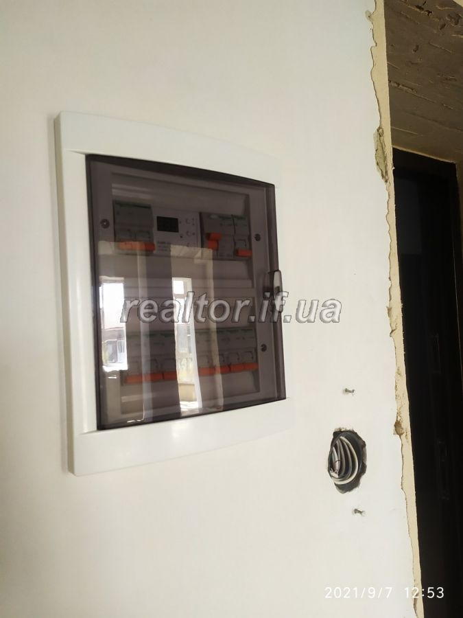 Prodazh_1_kimnatnoyi_kvartyry_nepodalik_tsentralnoyi_chastyny_mista_iz_nezavershenym_remontom_20672_3_1631773748.jpeg