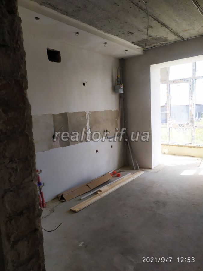 Prodazh_1_kimnatnoyi_kvartyry_nepodalik_tsentralnoyi_chastyny_mista_iz_nezavershenym_remontom_20672_7_1631773749.jpeg