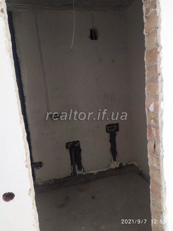 Prodazh_1_kimnatnoyi_kvartyry_nepodalik_tsentralnoyi_chastyny_mista_iz_nezavershenym_remontom_20672_8_1631773749.jpeg