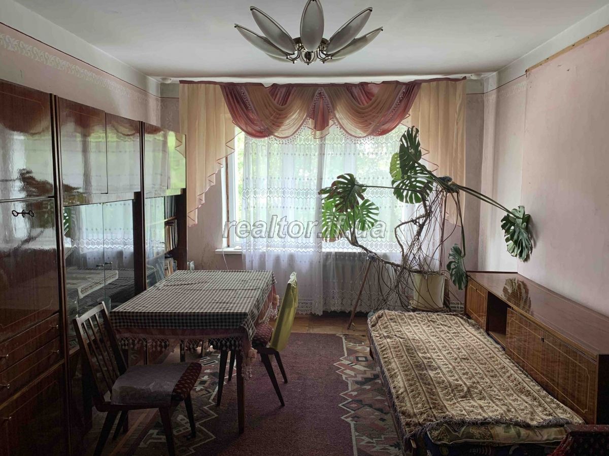 For sale, a 3-room apartment with independent heating on Hotkevicha Street