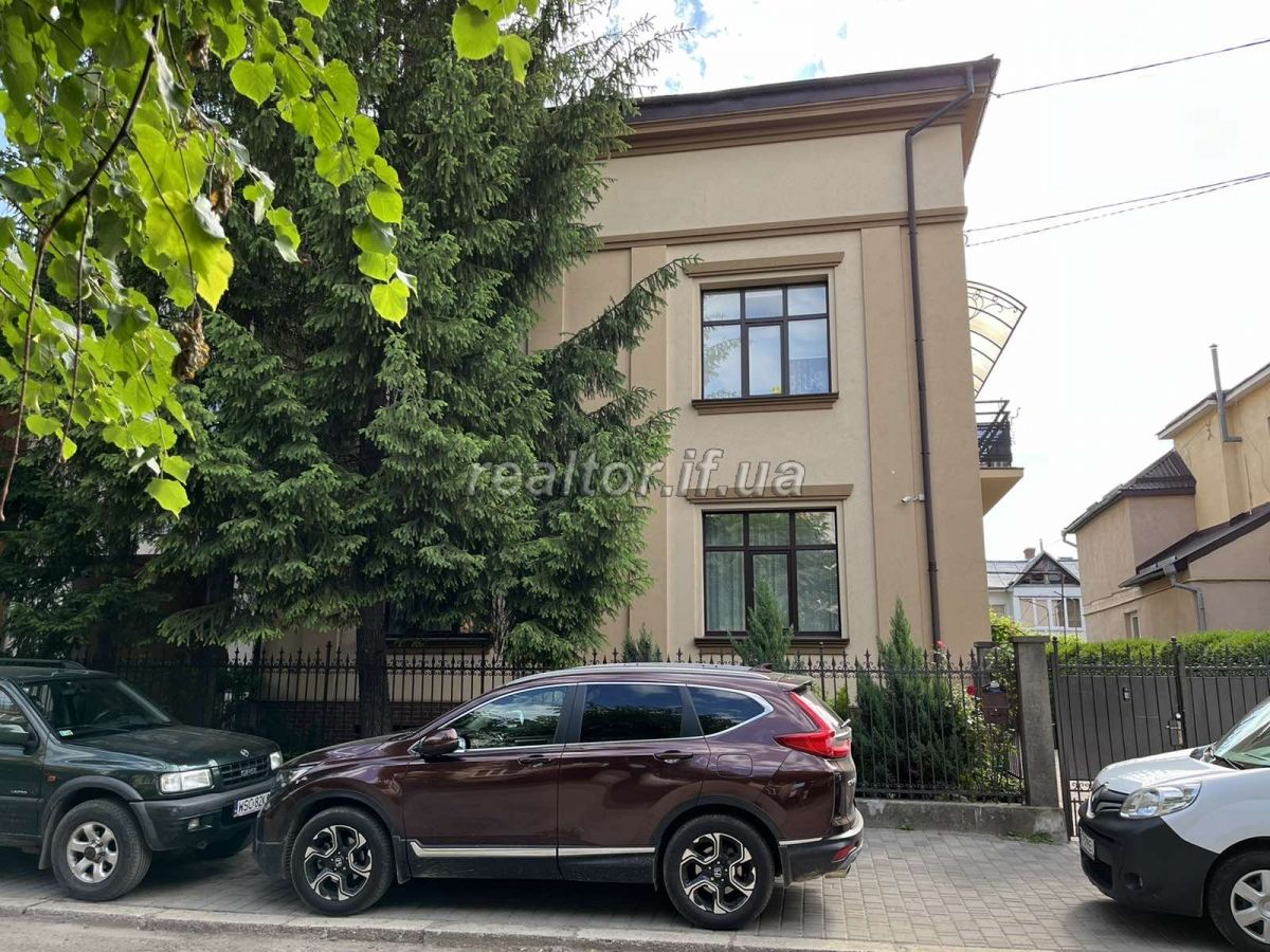 Prodazh_budynku_dlya_velykoyi_sim«yi_v_tsentri_Ivano-Frankivska_z_kapitalnym_remontom_21581_0_1654765372.jpeg