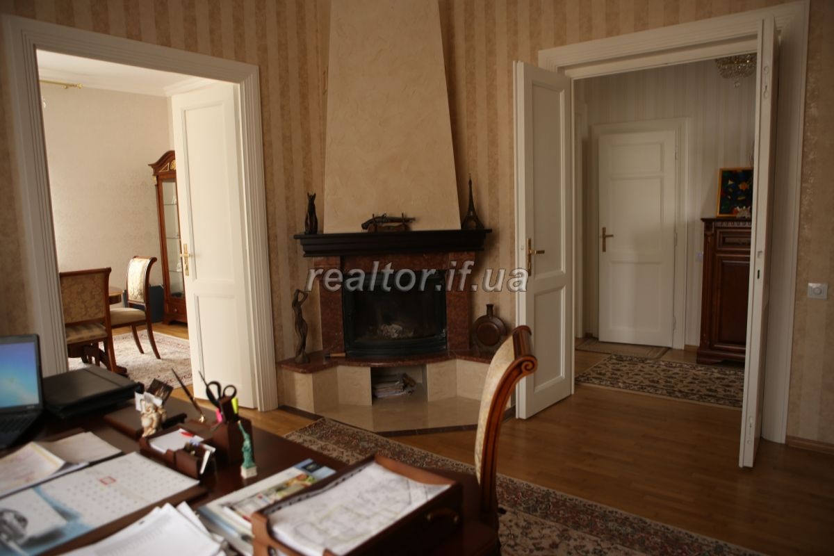 Prodazh_budynku_dlya_velykoyi_sim«yi_v_tsentri_Ivano-Frankivska_z_kapitalnym_remontom_21581_10_1654765462.jpeg
