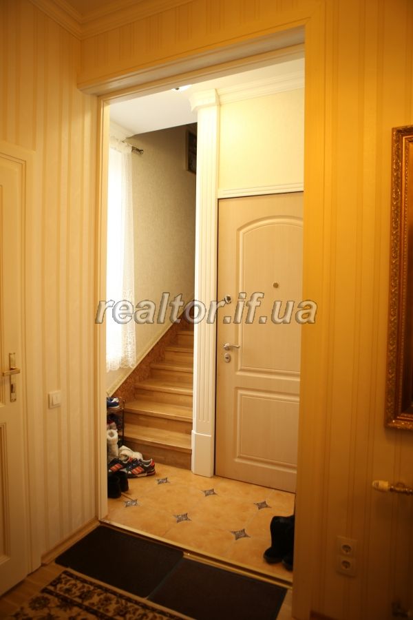 Prodazh_budynku_dlya_velykoyi_sim«yi_v_tsentri_Ivano-Frankivska_z_kapitalnym_remontom_21581_11_1654765463.jpeg