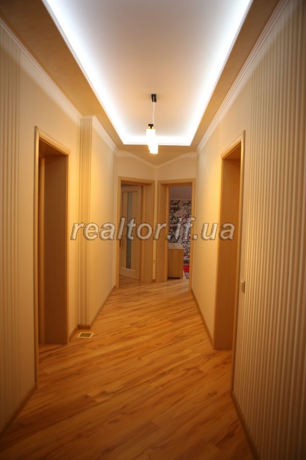 Prodazh_budynku_dlya_velykoyi_sim«yi_v_tsentri_Ivano-Frankivska_z_kapitalnym_remontom_21581_13_1654765463.jpeg