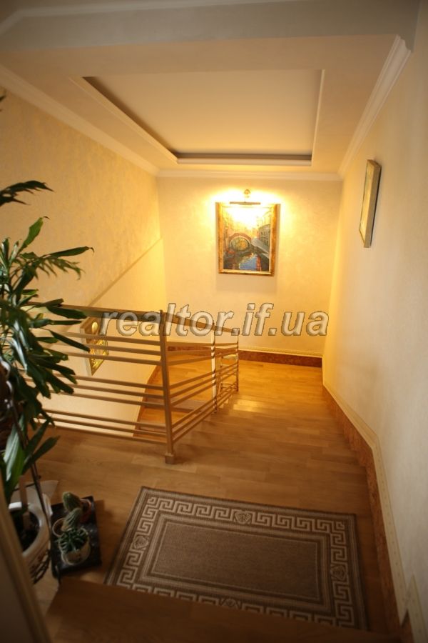 Prodazh_budynku_dlya_velykoyi_sim«yi_v_tsentri_Ivano-Frankivska_z_kapitalnym_remontom_21581_17_1654765464.jpeg