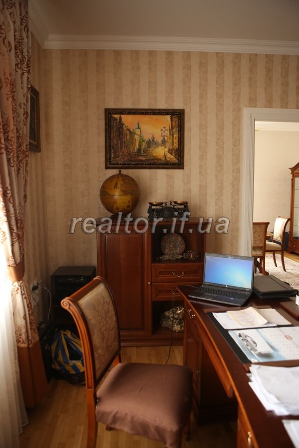 Prodazh_budynku_dlya_velykoyi_sim«yi_v_tsentri_Ivano-Frankivska_z_kapitalnym_remontom_21581_21_1654765466.jpeg