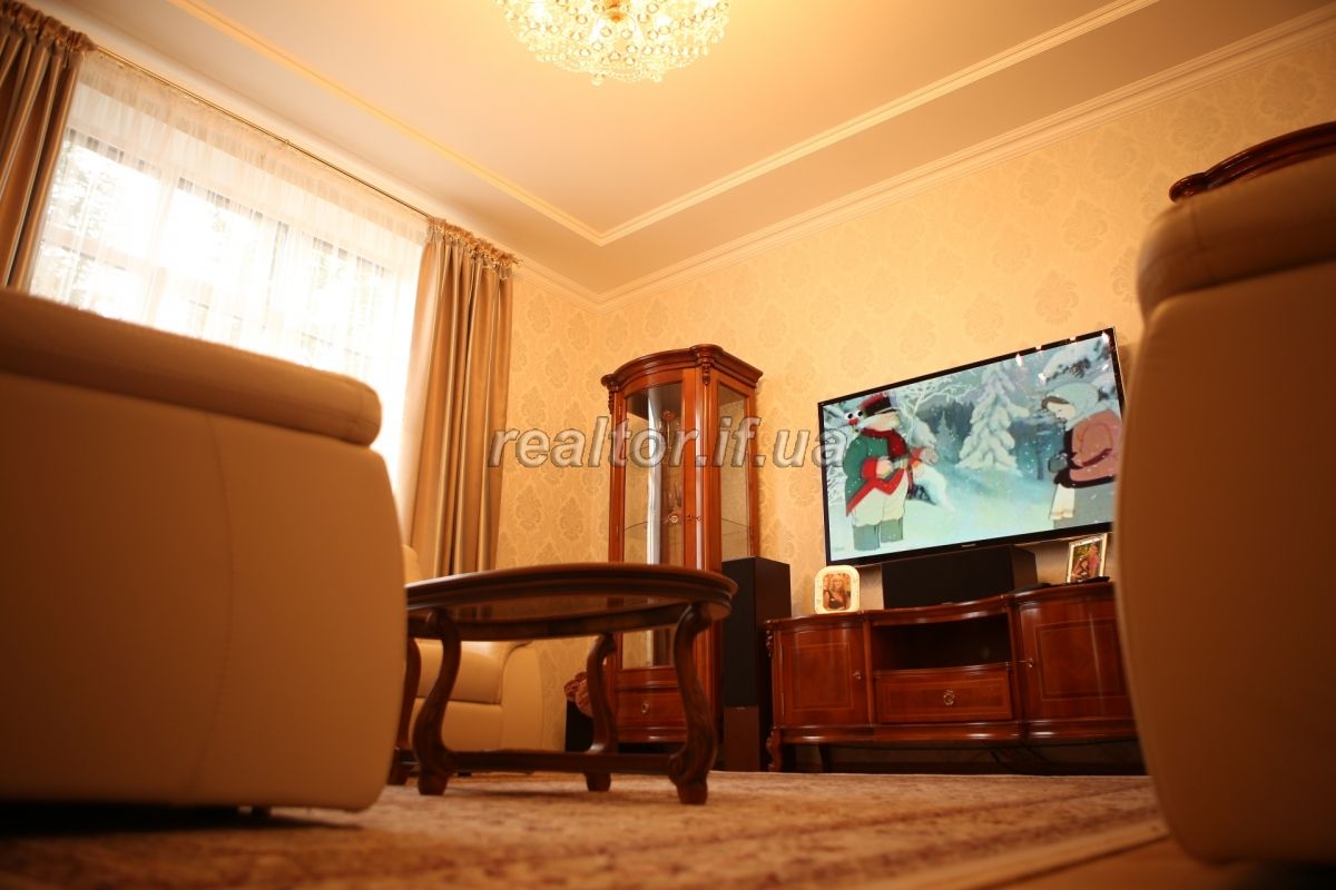 Prodazh_budynku_dlya_velykoyi_sim«yi_v_tsentri_Ivano-Frankivska_z_kapitalnym_remontom_21581_24_1654765467.jpeg