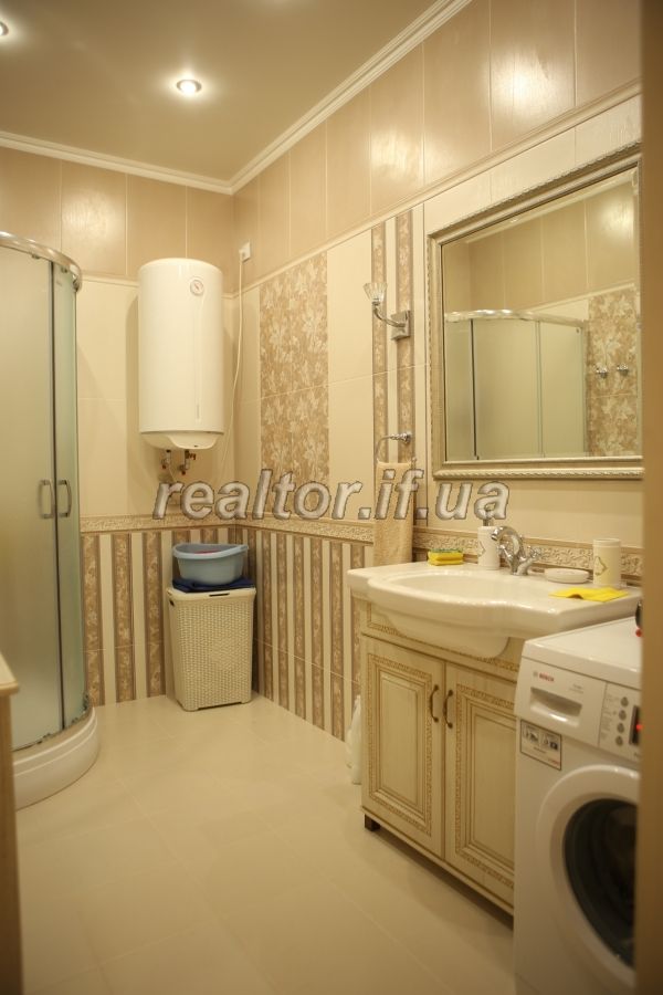 Prodazh_budynku_dlya_velykoyi_sim«yi_v_tsentri_Ivano-Frankivska_z_kapitalnym_remontom_21581_25_1654765467.jpeg