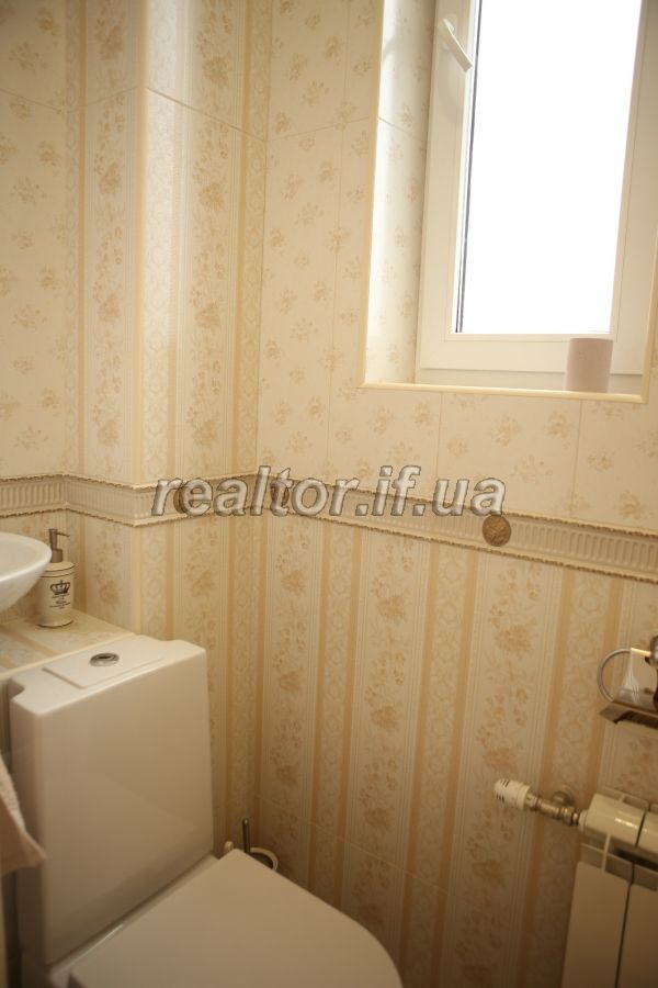 Prodazh_budynku_dlya_velykoyi_sim«yi_v_tsentri_Ivano-Frankivska_z_kapitalnym_remontom_21581_26_1654765467.jpeg