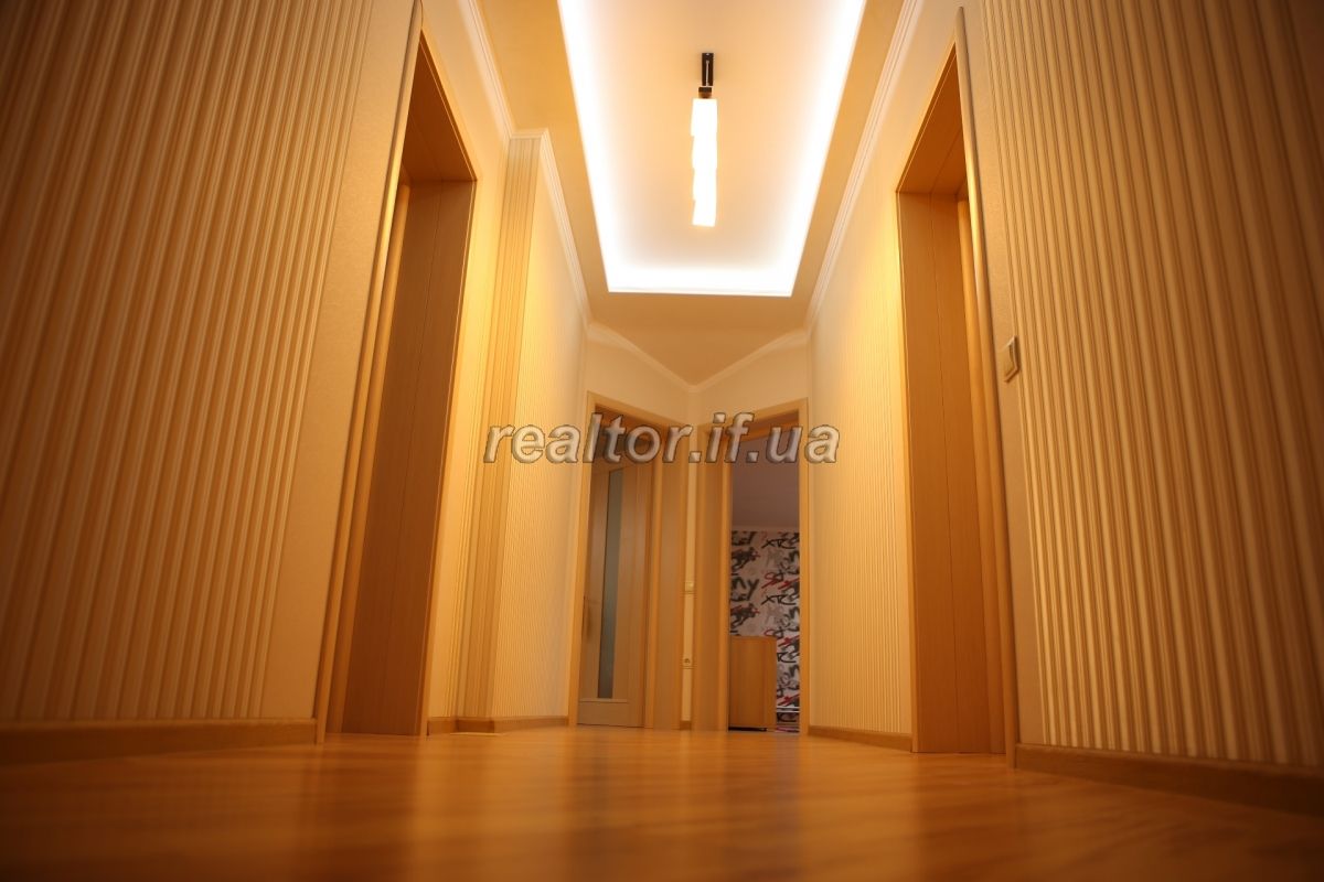 Prodazh_budynku_dlya_velykoyi_sim«yi_v_tsentri_Ivano-Frankivska_z_kapitalnym_remontom_21581_27_1654765467.jpeg