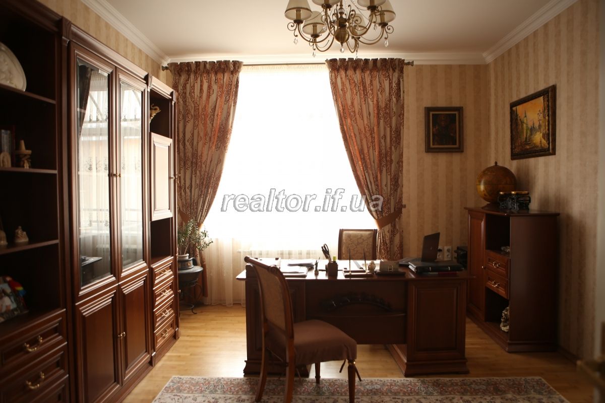 Prodazh_budynku_dlya_velykoyi_sim«yi_v_tsentri_Ivano-Frankivska_z_kapitalnym_remontom_21581_29_1654765468.jpeg
