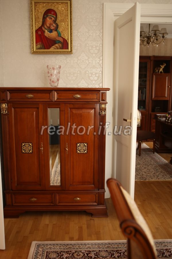 Prodazh_budynku_dlya_velykoyi_sim«yi_v_tsentri_Ivano-Frankivska_z_kapitalnym_remontom_21581_31_1654765469.jpeg
