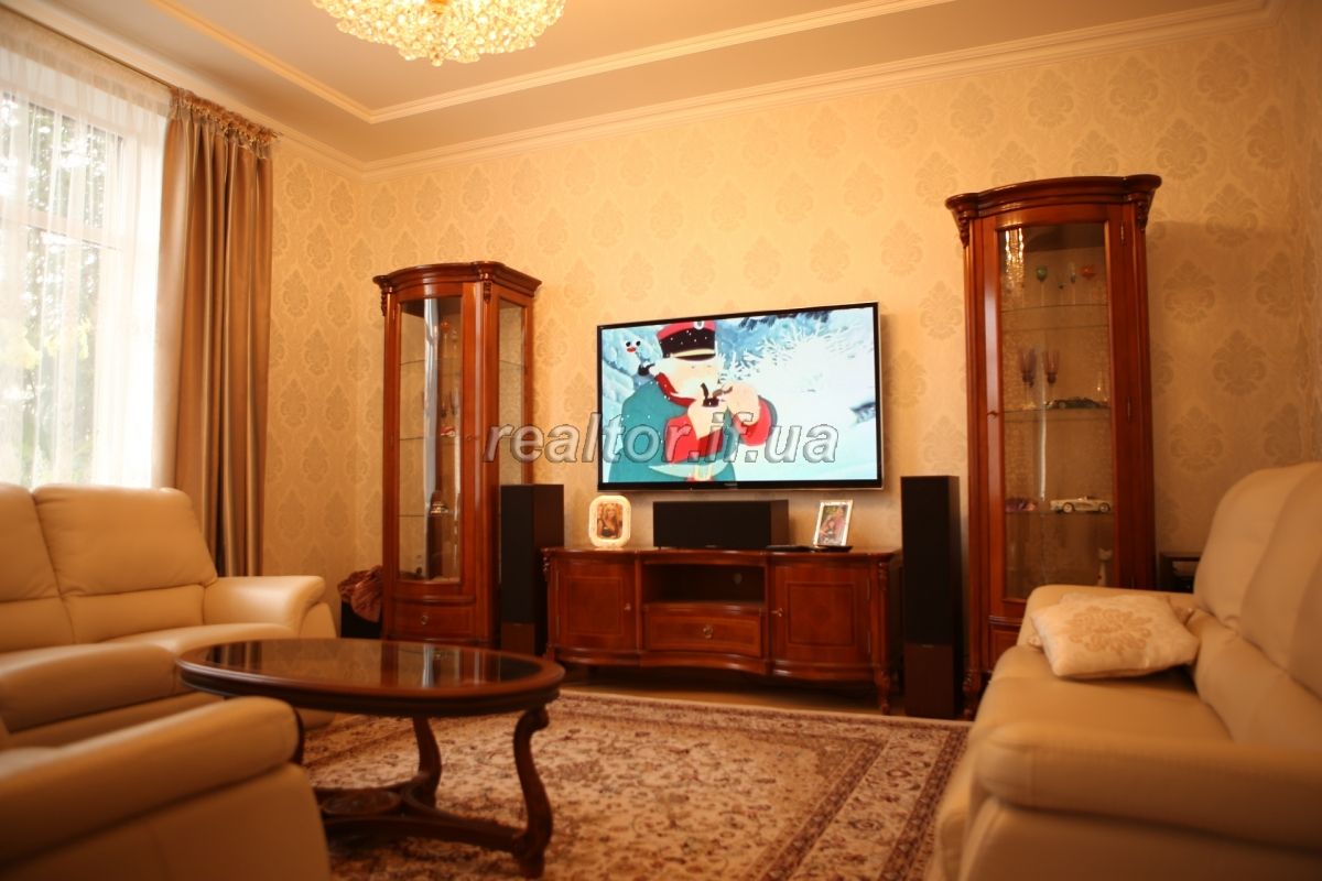 Prodazh_budynku_dlya_velykoyi_sim«yi_v_tsentri_Ivano-Frankivska_z_kapitalnym_remontom_21581_32_1654765469.jpeg