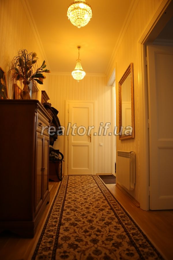 Prodazh_budynku_dlya_velykoyi_sim«yi_v_tsentri_Ivano-Frankivska_z_kapitalnym_remontom_21581_33_1654765469.jpeg