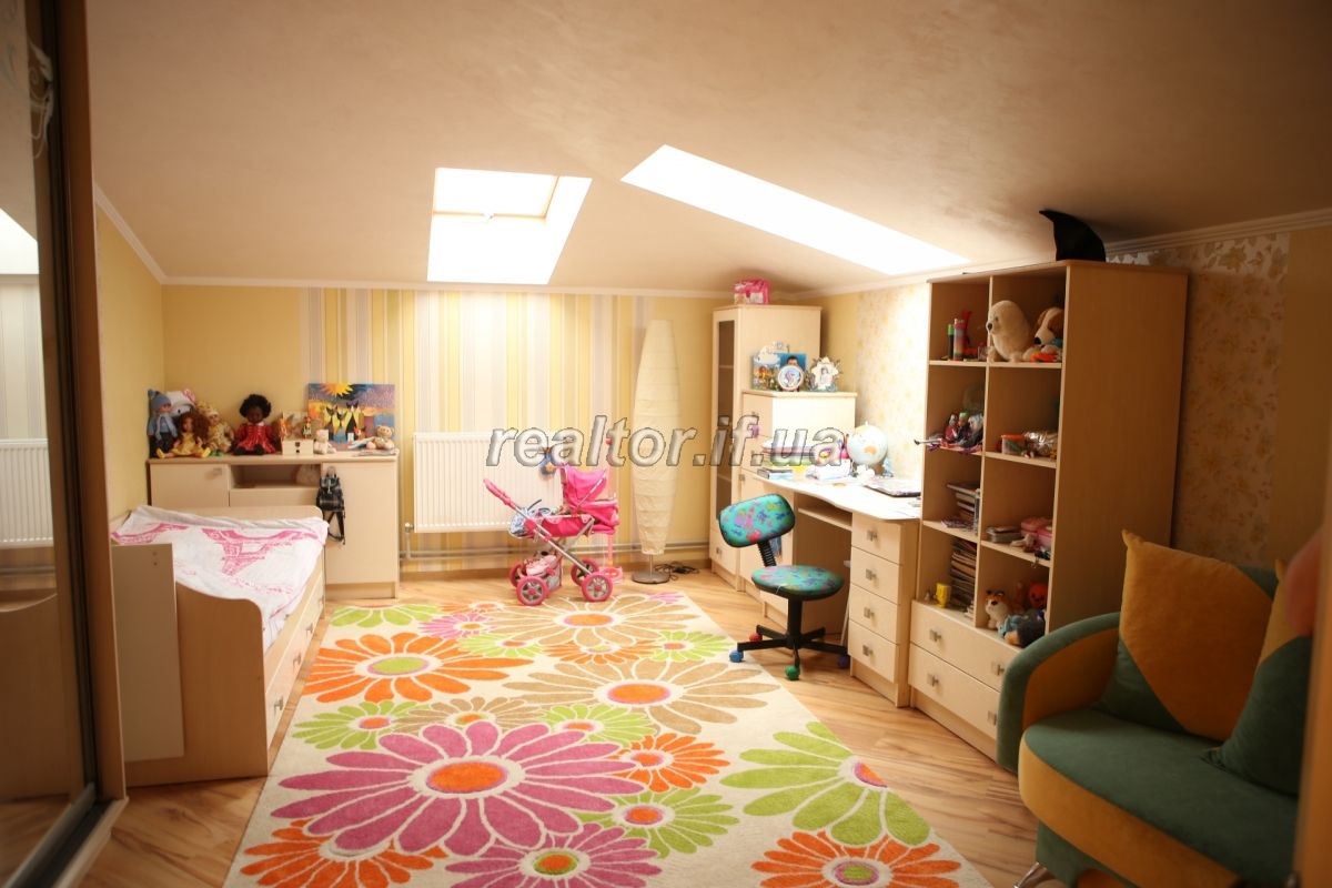 Prodazh_budynku_dlya_velykoyi_sim«yi_v_tsentri_Ivano-Frankivska_z_kapitalnym_remontom_21581_35_1654765470.jpeg