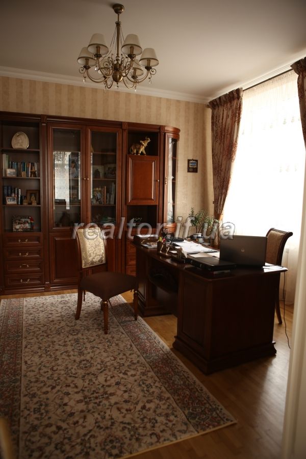 Prodazh_budynku_dlya_velykoyi_sim«yi_v_tsentri_Ivano-Frankivska_z_kapitalnym_remontom_21581_37_1654765470.jpeg