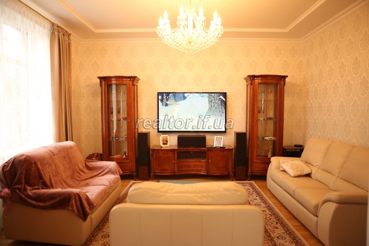Prodazh_budynku_dlya_velykoyi_sim«yi_v_tsentri_Ivano-Frankivska_z_kapitalnym_remontom_21581_39_1654765471.jpeg